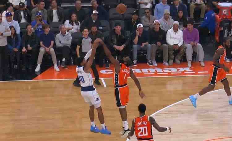 壓迫性十足！哈登單防馬克斯·克里斯蒂先下手破壞 隨后飛身大帽