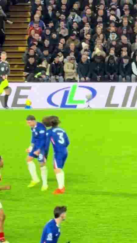 老隊友不留情??恩佐兇狠踢倒馬杜埃凱后,與庫庫一起朝他怒吼