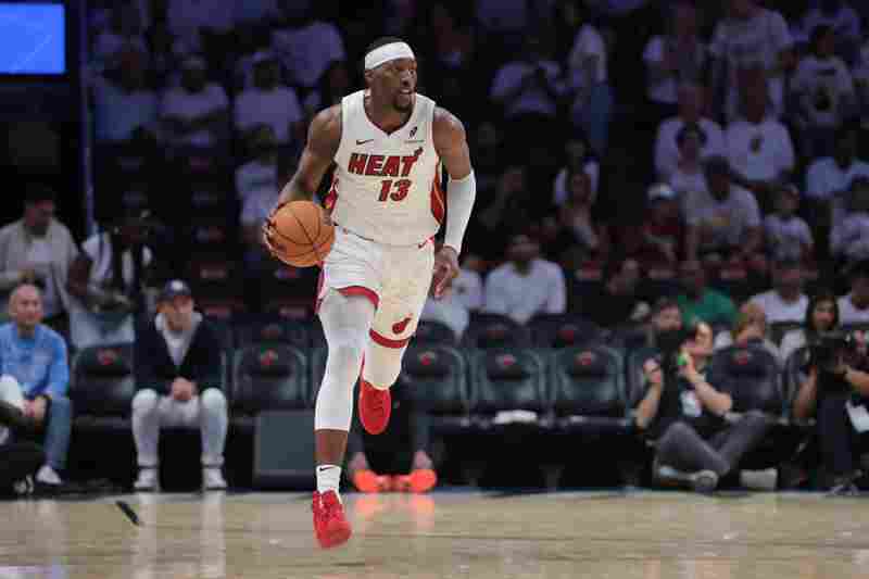 沒防守啊！阿德巴約雙手飛扣 熱火兩節半得分破百