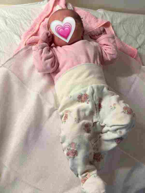 改名字了嗎？東契奇曬新出生二女兒的照片：奧莉維亞??